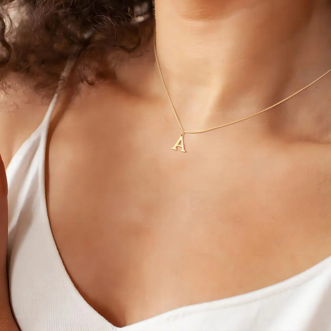Collier avec des initiales de lettres d'amour