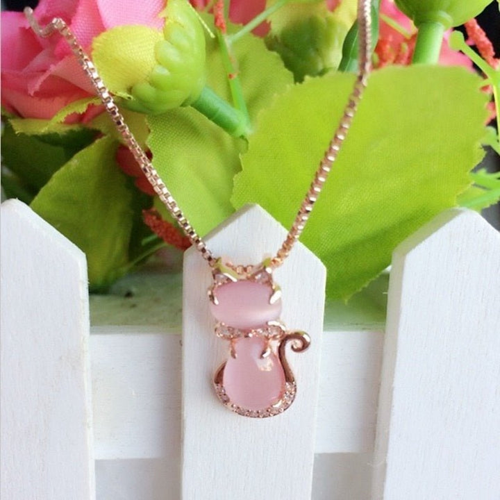 Collier de chat adorable en pierre rose avec zircon